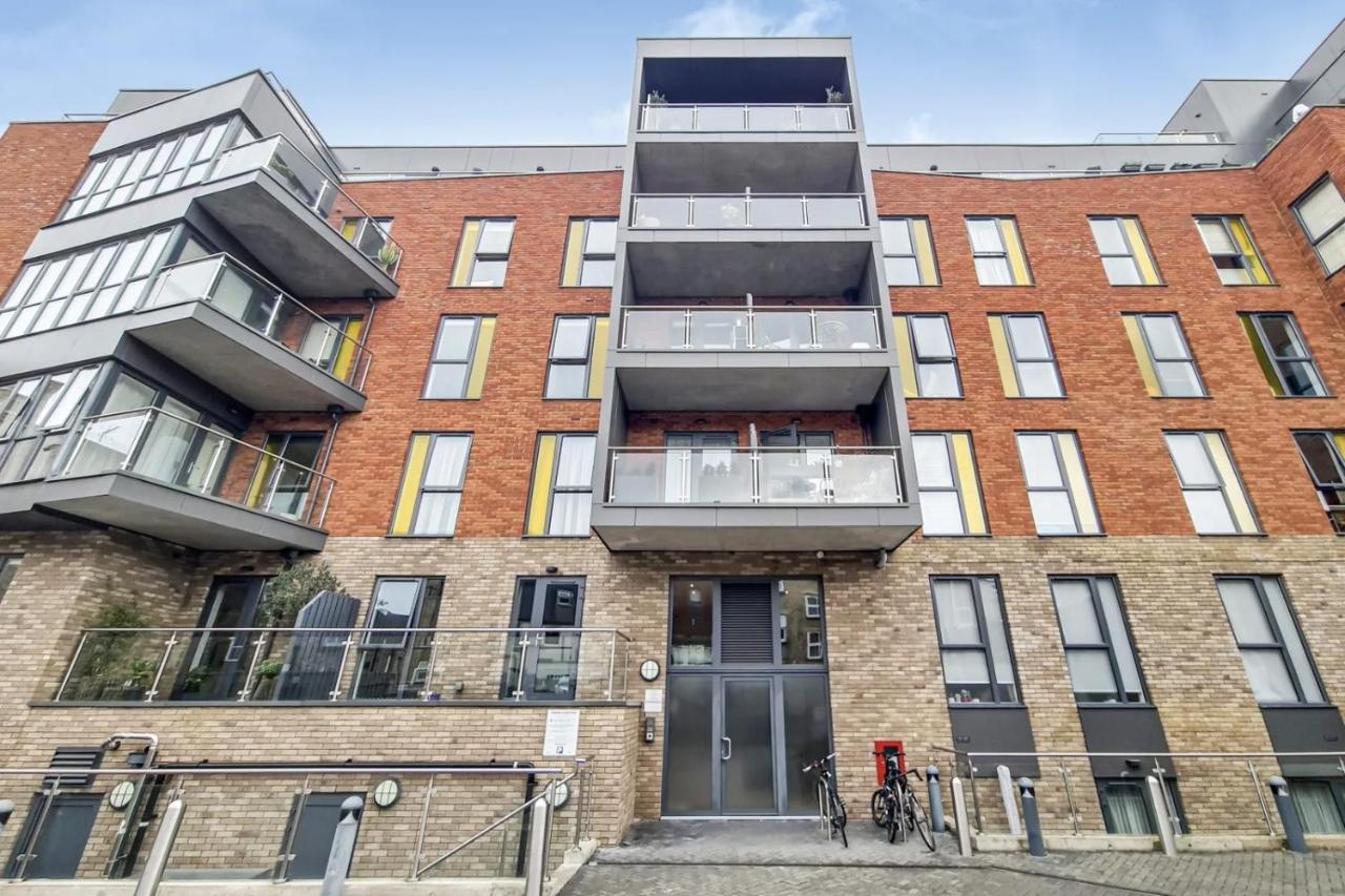 Luxury 2 Bed 2 Bath With Balcony New Build Apartment *South Central London* Luaran gambar