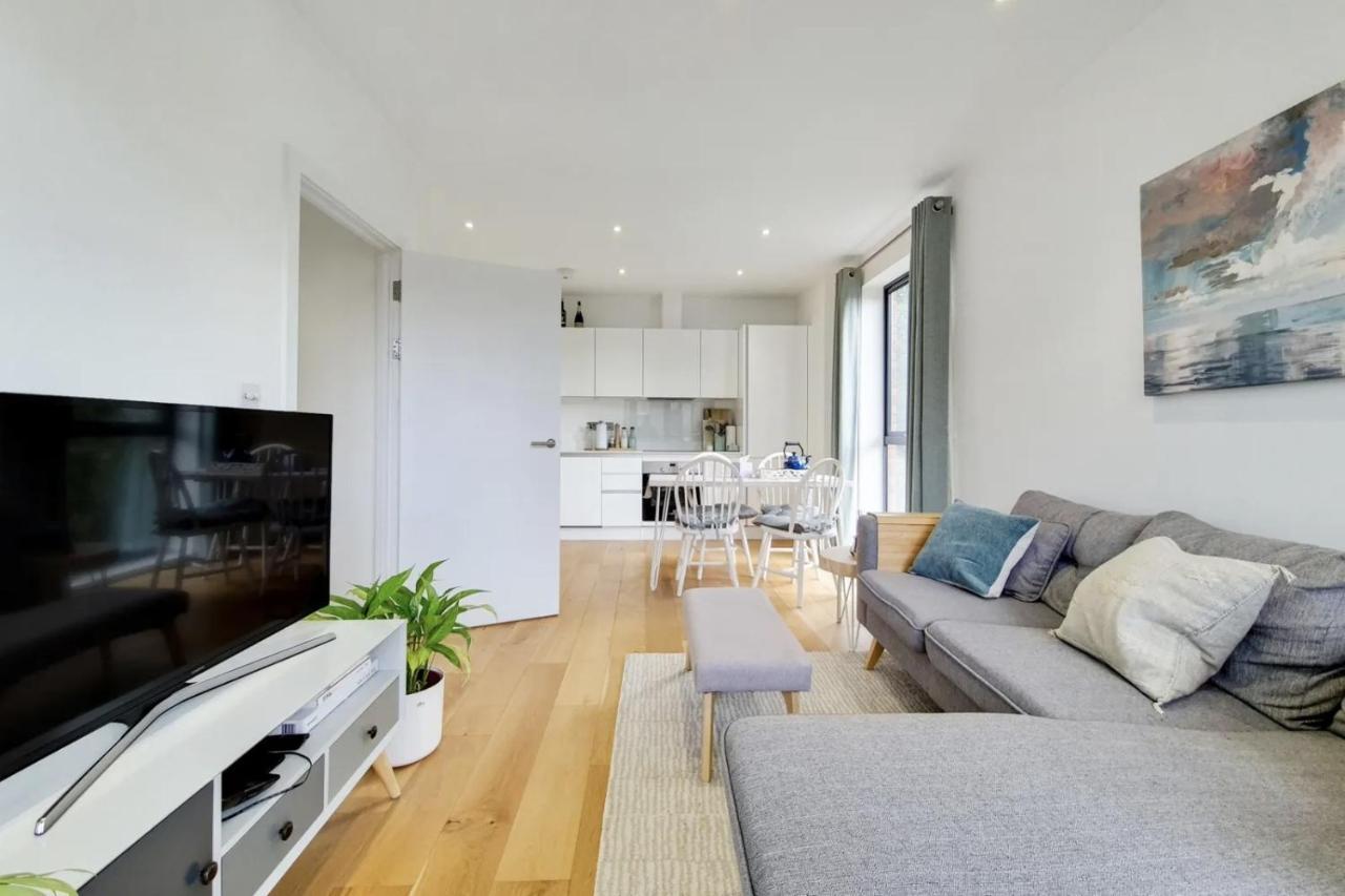 Luxury 2 Bed 2 Bath With Balcony New Build Apartment *South Central London* Luaran gambar