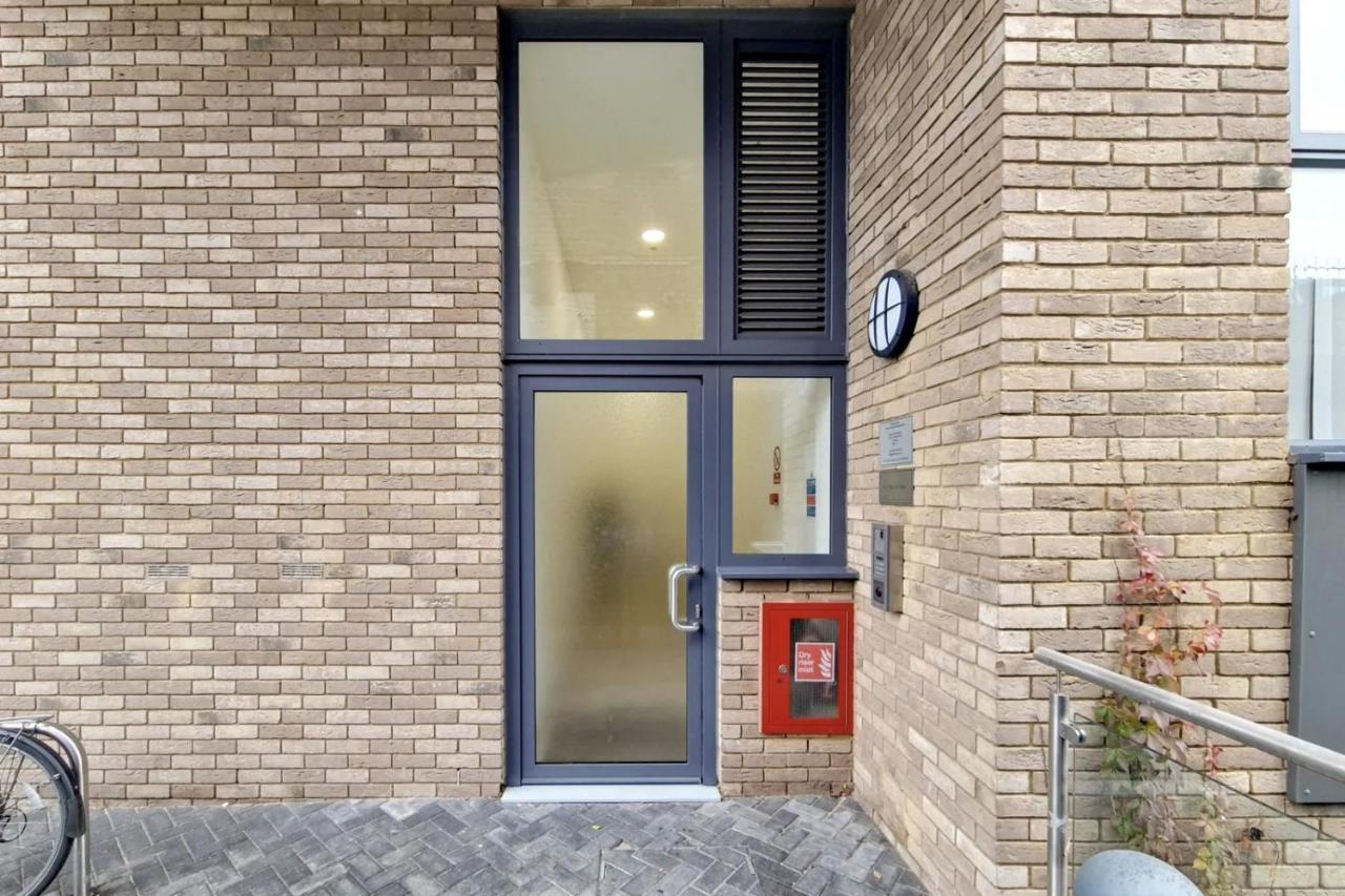 Luxury 2 Bed 2 Bath With Balcony New Build Apartment *South Central London* Luaran gambar