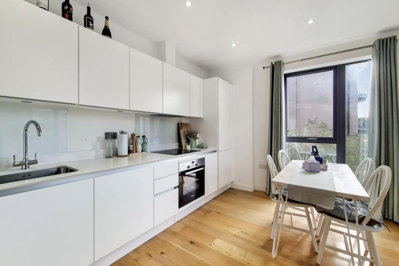 Luxury 2 Bed 2 Bath With Balcony New Build Apartment *South Central London* Luaran gambar