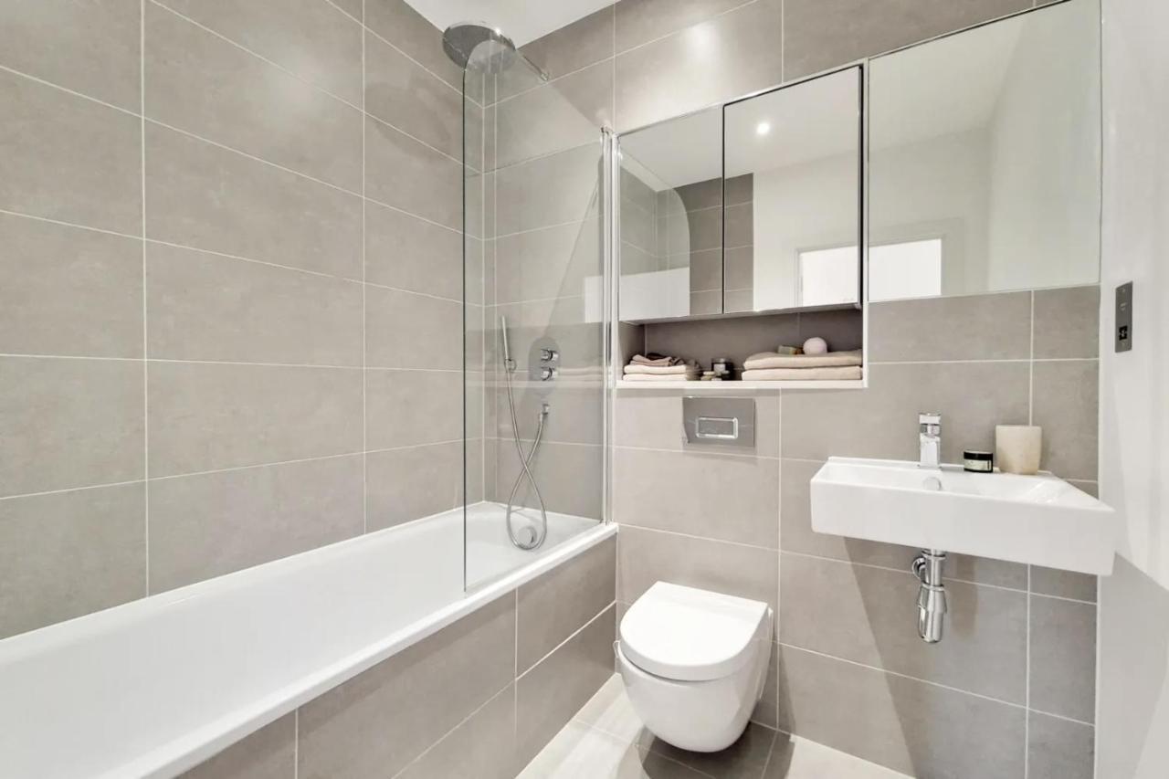 Luxury 2 Bed 2 Bath With Balcony New Build Apartment *South Central London* Luaran gambar